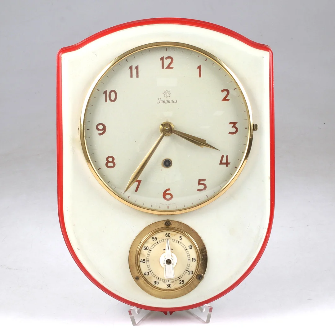 VÄGGKLOCKA med timer, Junghans, 1900-talets mitt. — Other clocks — Stadsauktion Sundsvall