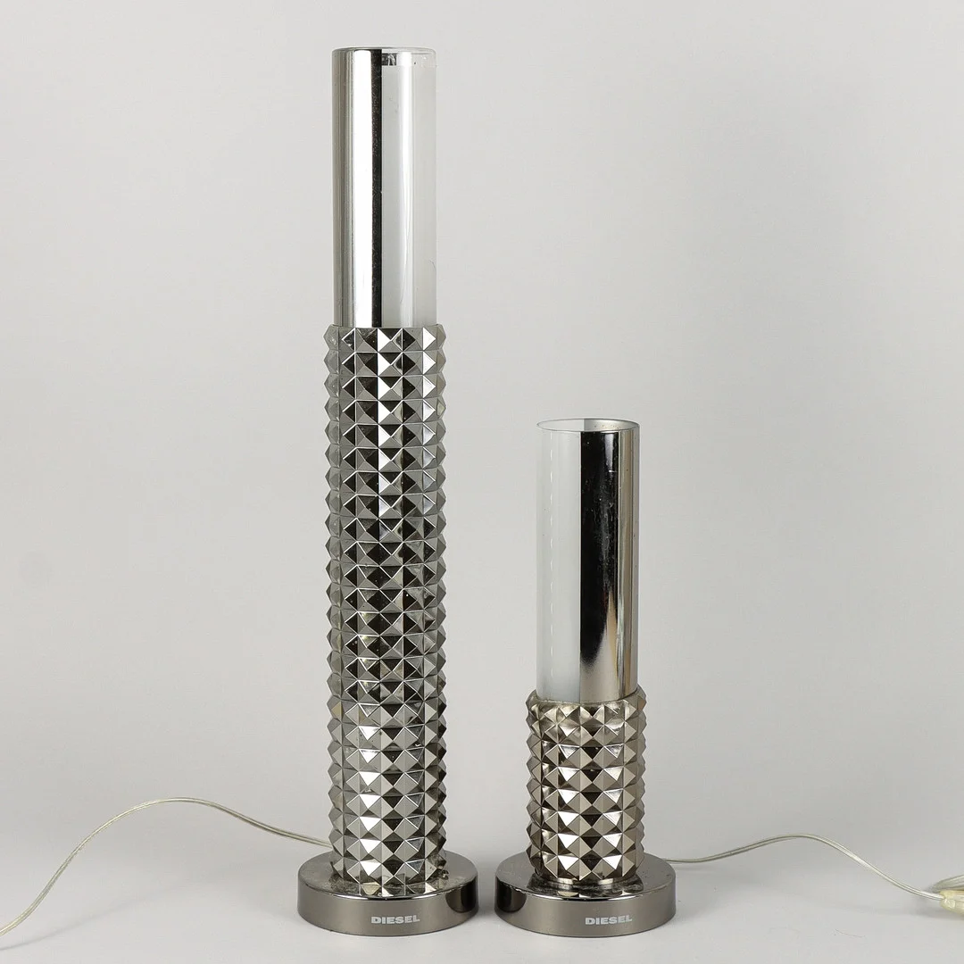 BORDSLAMPOR 2 stycken, Diesel. — Table Lamps — Karlstad Hammarö Auktionsverk