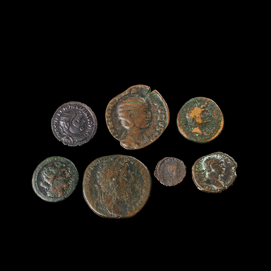 BRONSMYNT, 7 st romerska, bl a Augustus och Livia åtsidan med Afrodite, romersk republik samt Licinius I. — Coins & Banknotes — Stockholms Auktionsverk Sickla