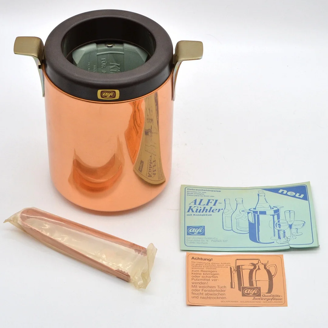 ALFI, FLASCHENKÜHLER MIT KÜHLELEMENTEN, MESSING UND KUNSTSTOFF, MIT GEBRAUCHSANWEISUNG UND EISZANGE, DEUTSCHLAND UM 1970ER. — Tools & Gears — Kunst- und Auktionshaus Kleinhenz