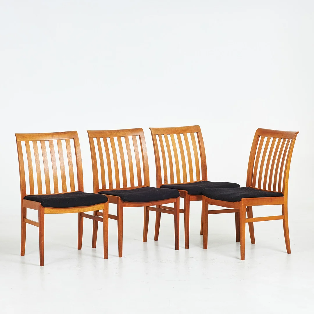 ALF SVENSSON. Stolar, 4 st, stommar i valnöt, sits i textil, Bjästa Snickerifabrik. — Armchairs & Chairs — Stockholms Auktionsverk Sickla