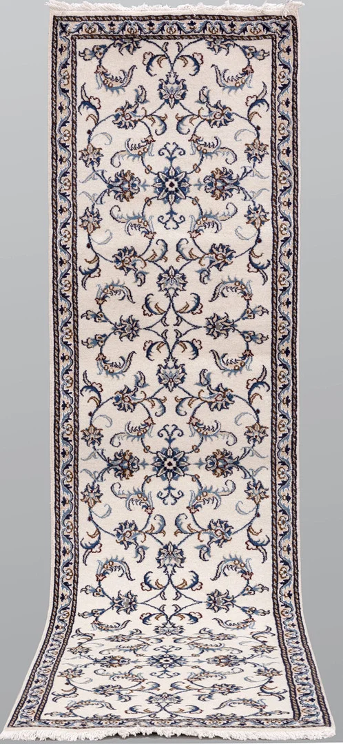 MATTA. Nain gallerimodell, 287 x 80 cm. — Oriental Carpets & Textiles — Södermanlands Auktionsverk