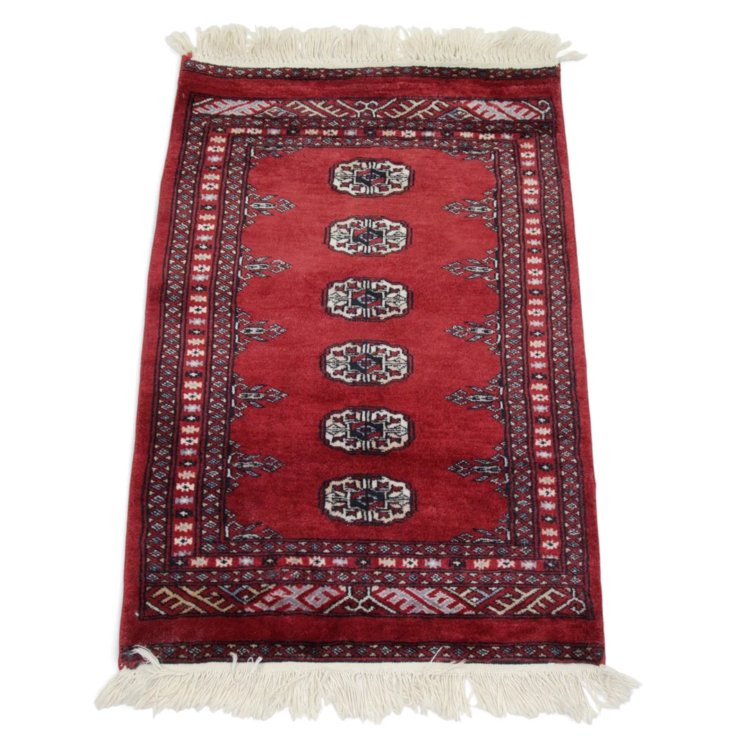 MATTA, ull, handknuten, ca 90 x 60 cm, Pakistan. — Oriental Carpets & Textiles — Höganäs Auktionsverk