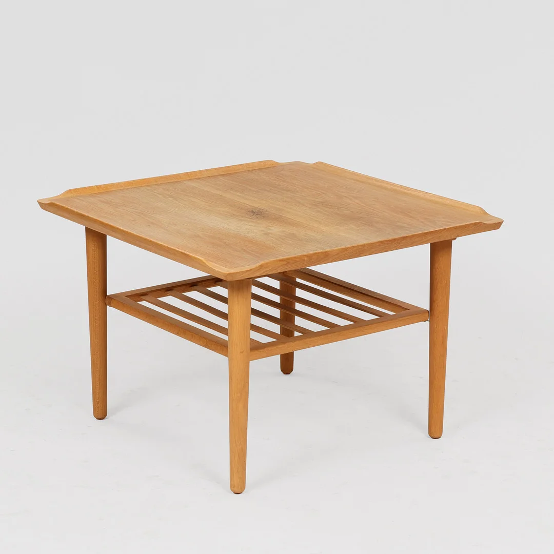 HOLGER GEORG JENSEN. Kvadratisk sofabord af egetræ, Kubus, modelnr. 73, Danmark, ca. 1960'erne. — Coffee Tables — Palsgaard Kunstauktioner