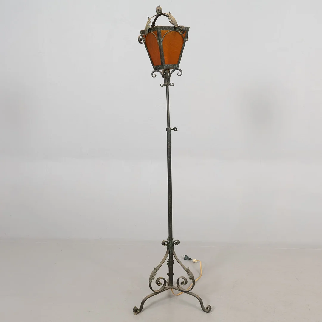 GOLVLAMPA, glas /metall. — Floor lights — Höörs Auktionshall