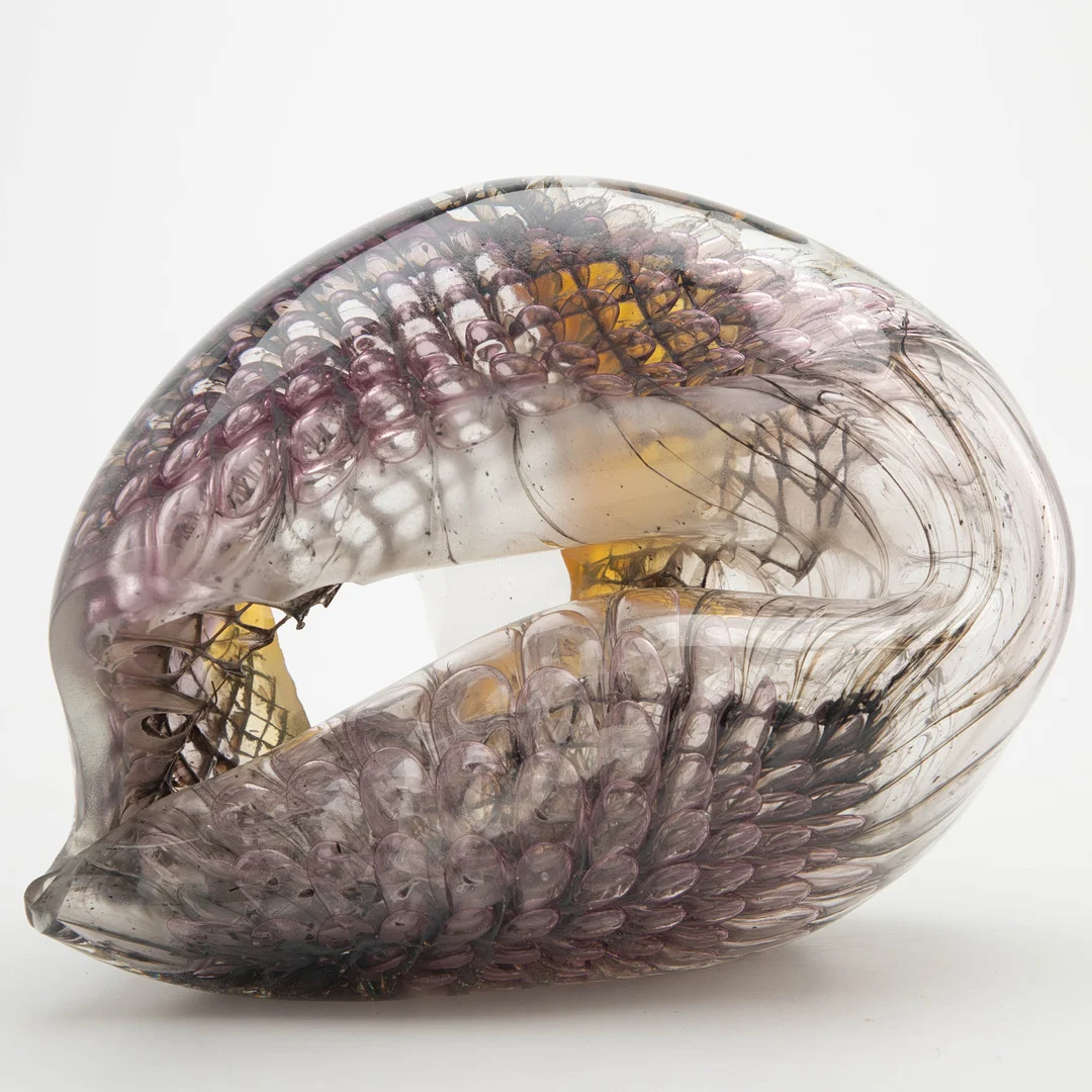 JÖRG F. ZIMMERMANN (1940 UHINGEN BEI GÖPPINGEN)N. Wabenobjekt, Studioglas. — Art glass — Stockholms Auktionsverk Hamburg