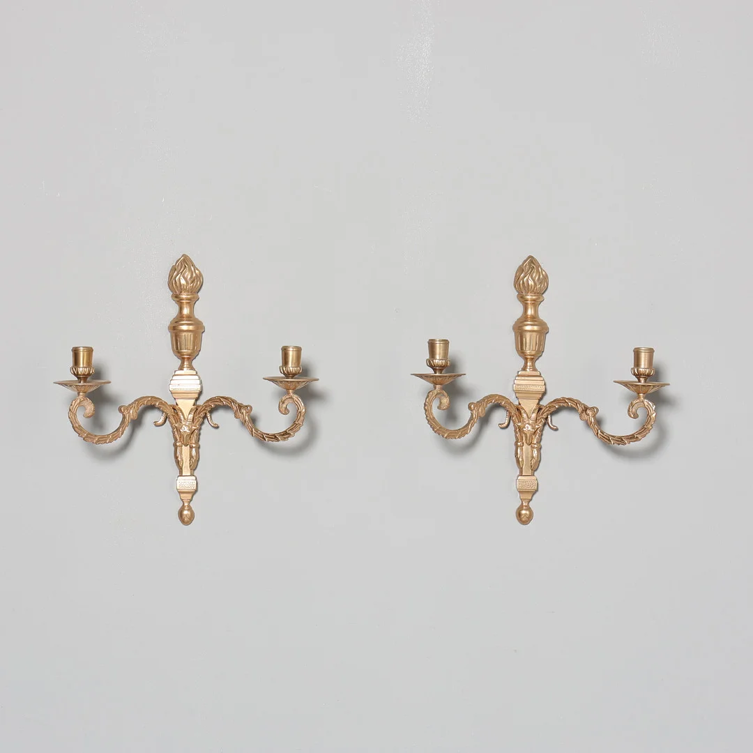 VÄGGLAMPETTER, 1 par, empirstil, metall, 1900-tal. — Candlesticks — Borås Auktionshall