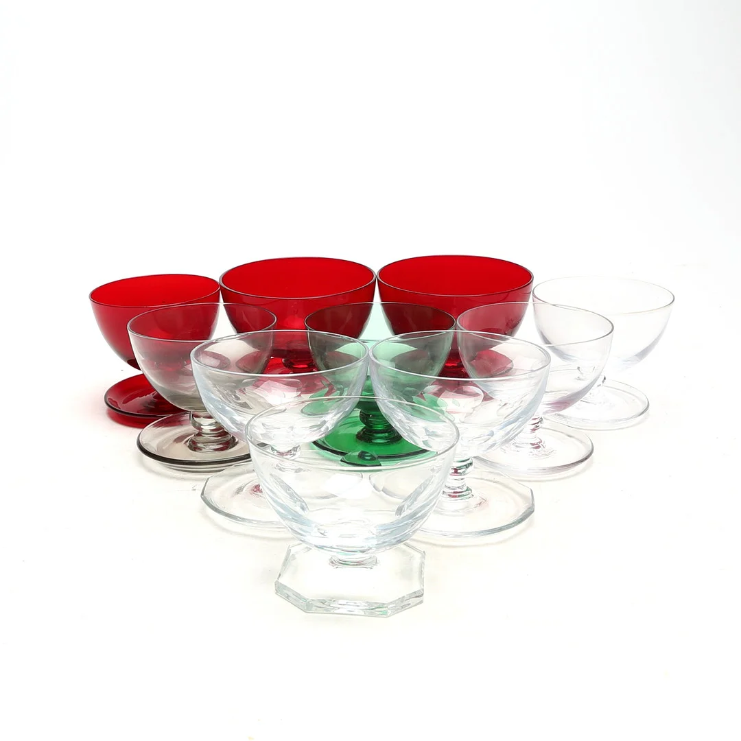 EFTERRÄTTSSKÅLAR 10 st, glas, olika sorter, bland annat Reijmyre. — Tableware — Kalmar Auktionsverk