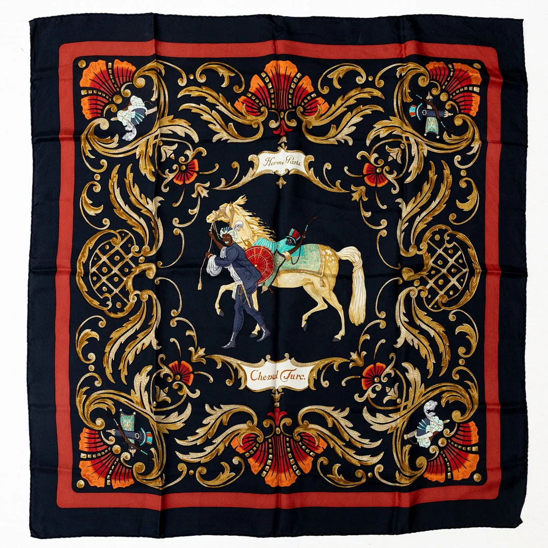 HERMÈS. Sjal, siden, "Cheval Turc", designad av Christiane Vauzelles, 1970, Paris, Frankrike. — Vintage & Designer Fashion — Auktionshuset Kolonn