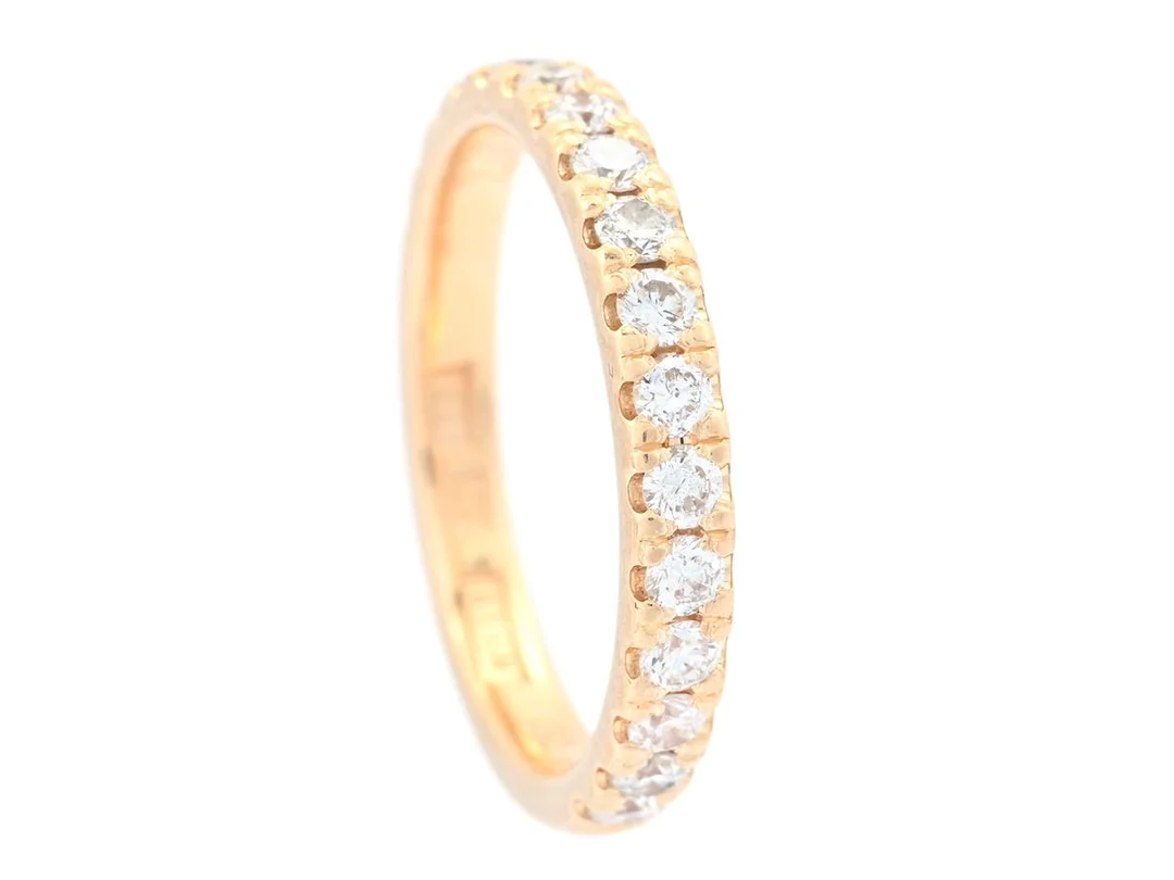 ALLIANSRING, 18K guld, 17 briljantslipade diamanter 0,51 ctv enligt gravyr, ca TW/SI, Guvaeu, Nyköping, stl 16 mm, vikt 2,8 g, gravyr, 1 diamant skadad, enstaka diamanter med nagg på kuletten. — Smycken/Alliansring — Kaplans