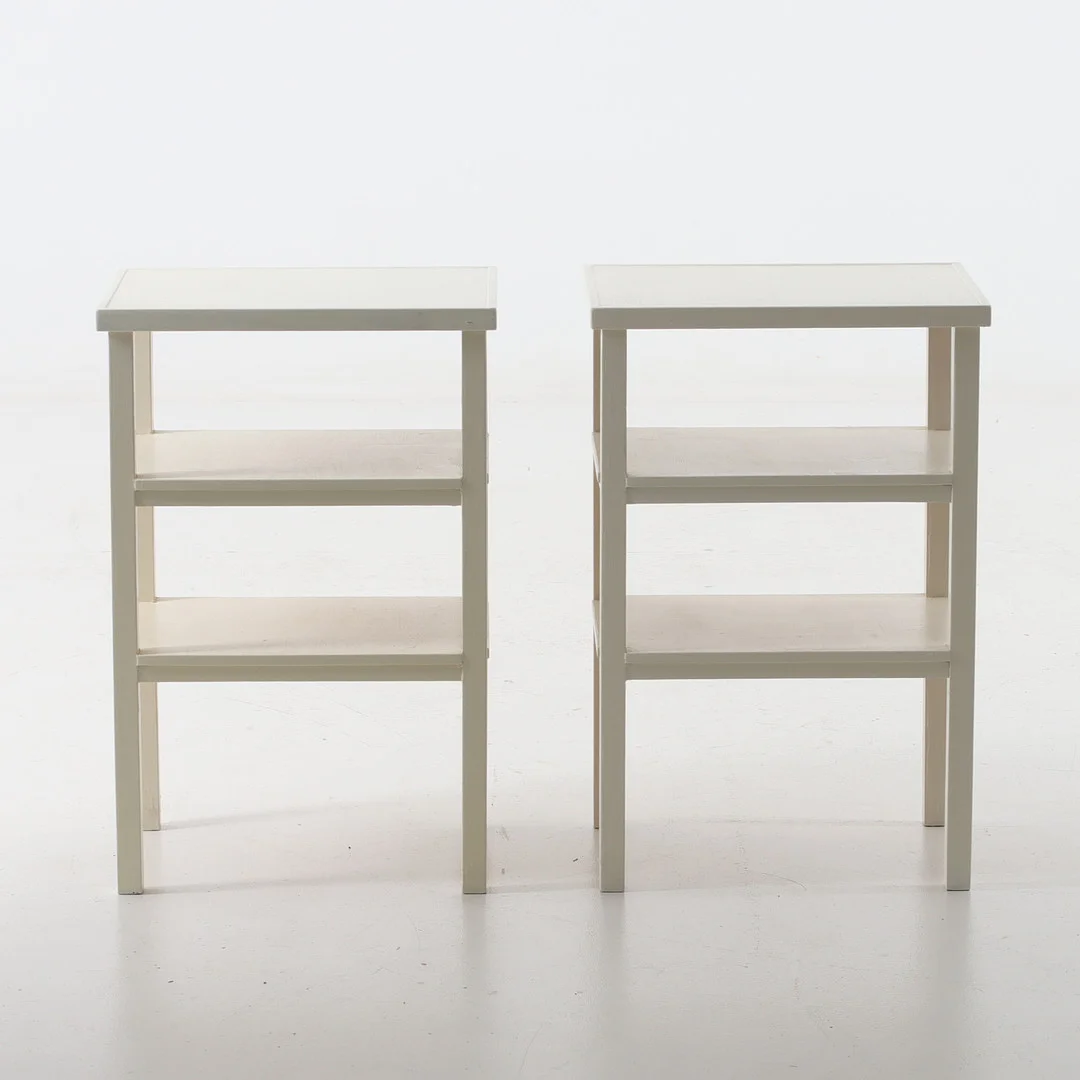 SIDOBORD, 2 st, bemålat trä, 1900-tal. — Tables — Stadsauktion Sundsvall