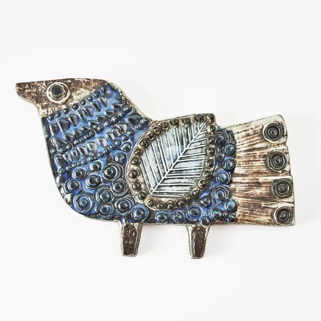 LISA LARSON. Relief, fågel, delvis glaserat stengods, signerad Lisa L. Gustavsberg.
