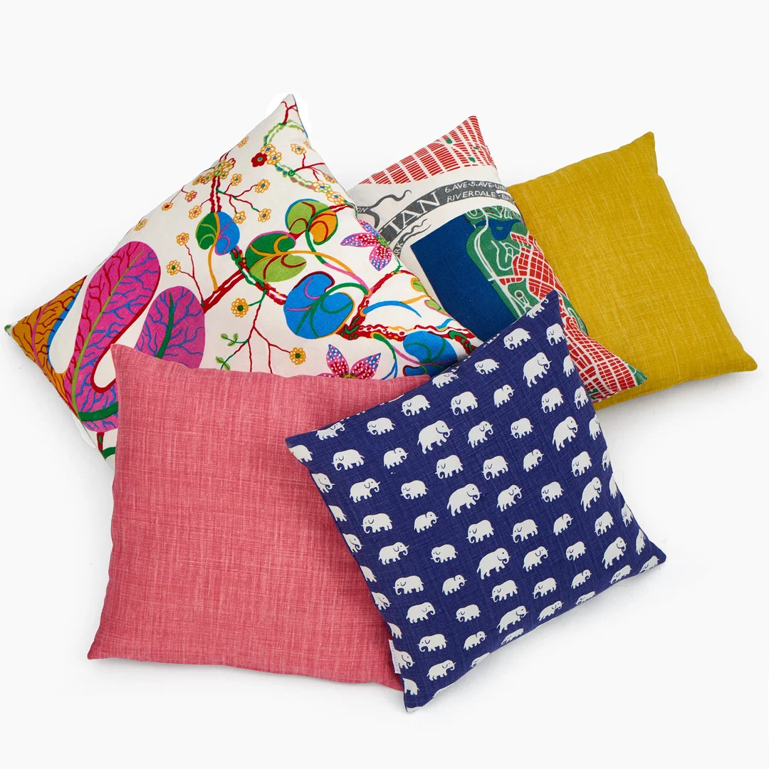 ESTRID ERICSSON & JOSEF FRANK. KUDDAR, 5 st, Firma Svenskt tenn, 2000-tal. — Textiles — Crafoord Auktioner Stockholm