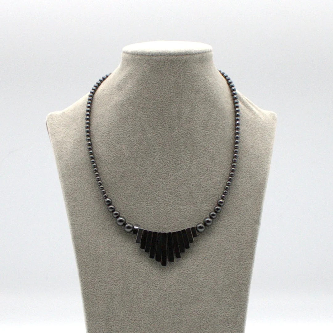 VINTAGE HÄMATIT COLLIER. HANDARBEIT. — Necklace — Kunst- und Auktionshaus Kleinhenz