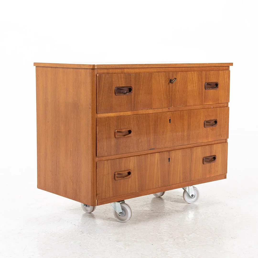 BYRÅ, teak, 1950/60-tal. — Chests of drawers — Handelslagret Auktionsservice