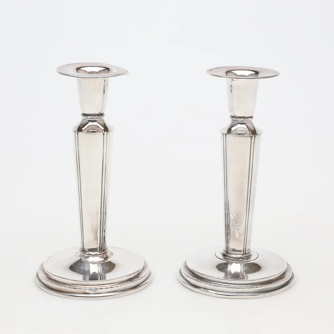 LJUSSTAKAR, ett par, Tesi, silver, bruttovikt ca 365 gram. — Candlesticks — Borås Auktionshall