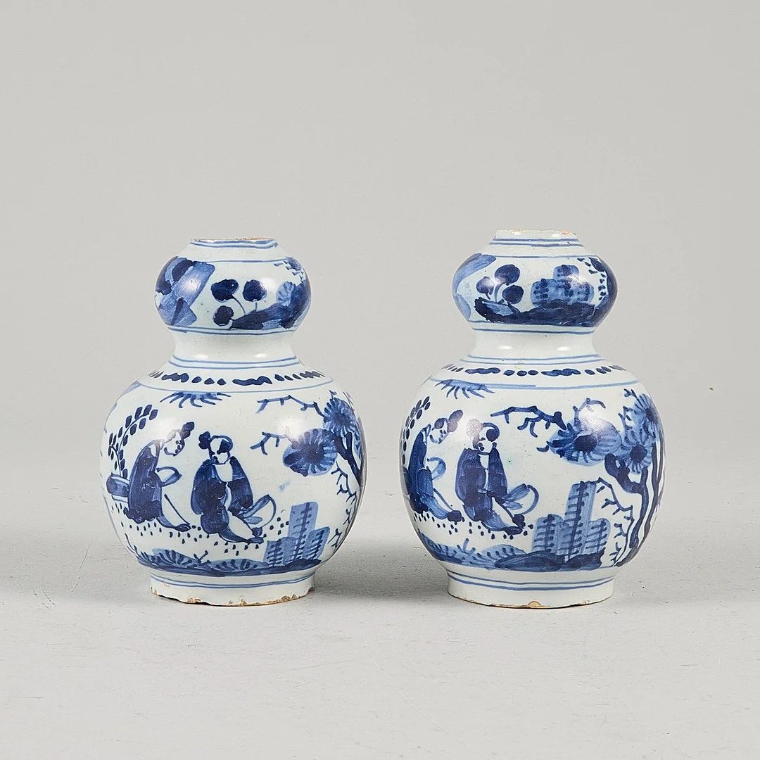 VASER 1 PAR, Omkring 1800, sannolikt Delft. — European — Metropol Auktioner