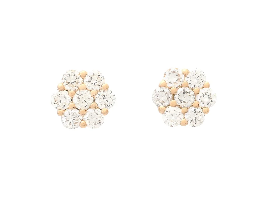 ÖRHÄNGEN, 18K guld, 14 briljantslipade diamanter ca 0,25 ctv, ca TW-TCr/VVS-VS, stift, mått 4,5 x 5,5 mm, vikt 2,0 g. — Smycken/Örhängen — Kaplans