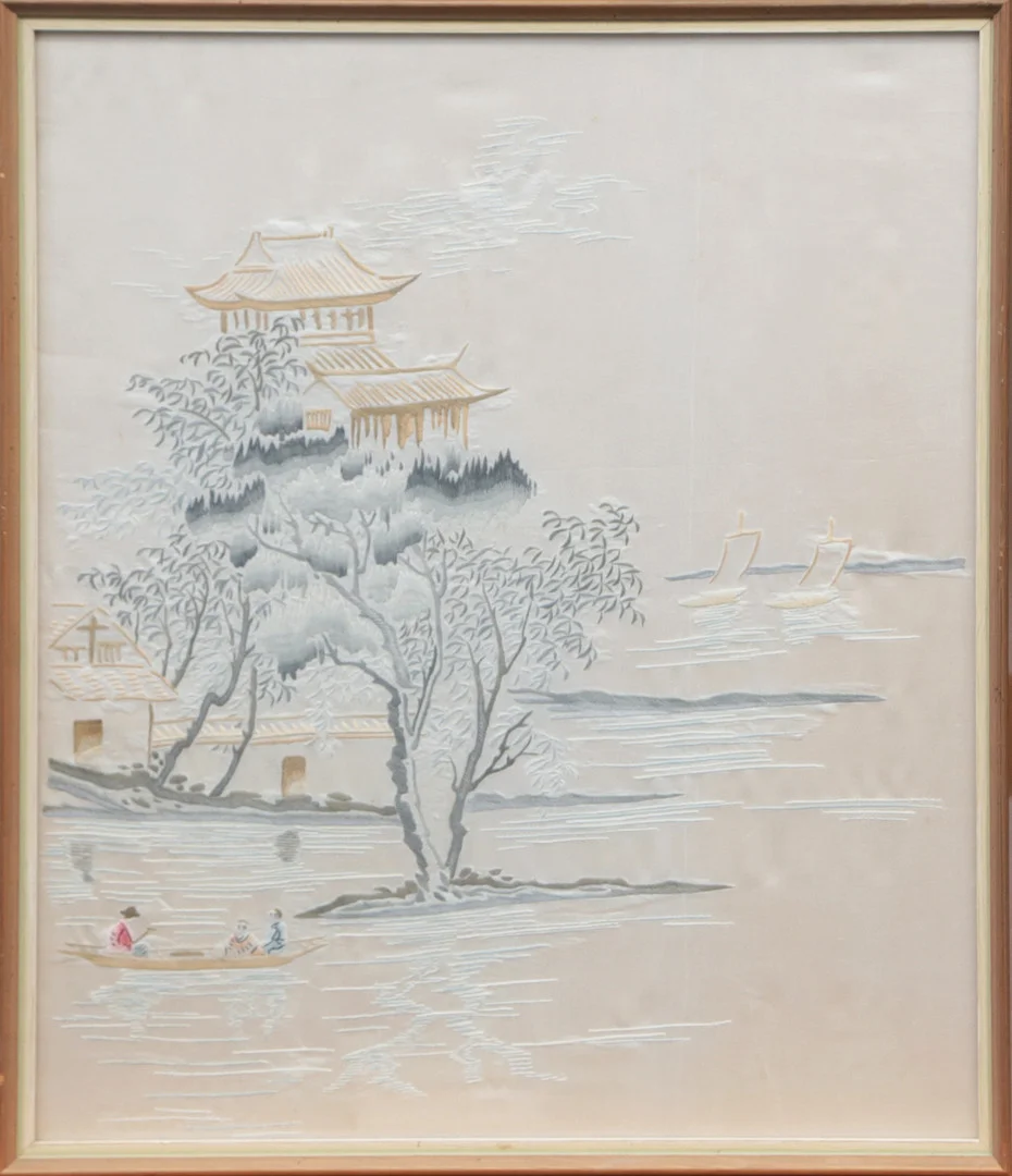 SIDENBRODERI, Inramat, Asien. — Other — Kalmar Auktionsverk