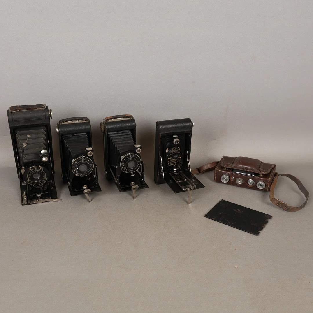 FIVE CAMERAS TO INCLUDE, KODAK NO2 BROWNIE, KODAK JUNIOR, KODAK NO1A POCKET KODAK, ETC (5). — Cameras & accessories — Bishop & Miller