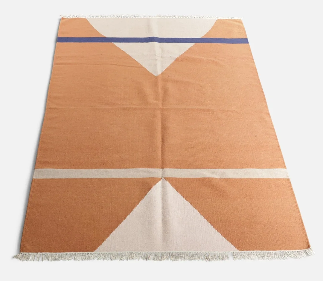 Moderne tæppe, grafisk design. — European Carpets & Textiles — Woxholt Auktionshus