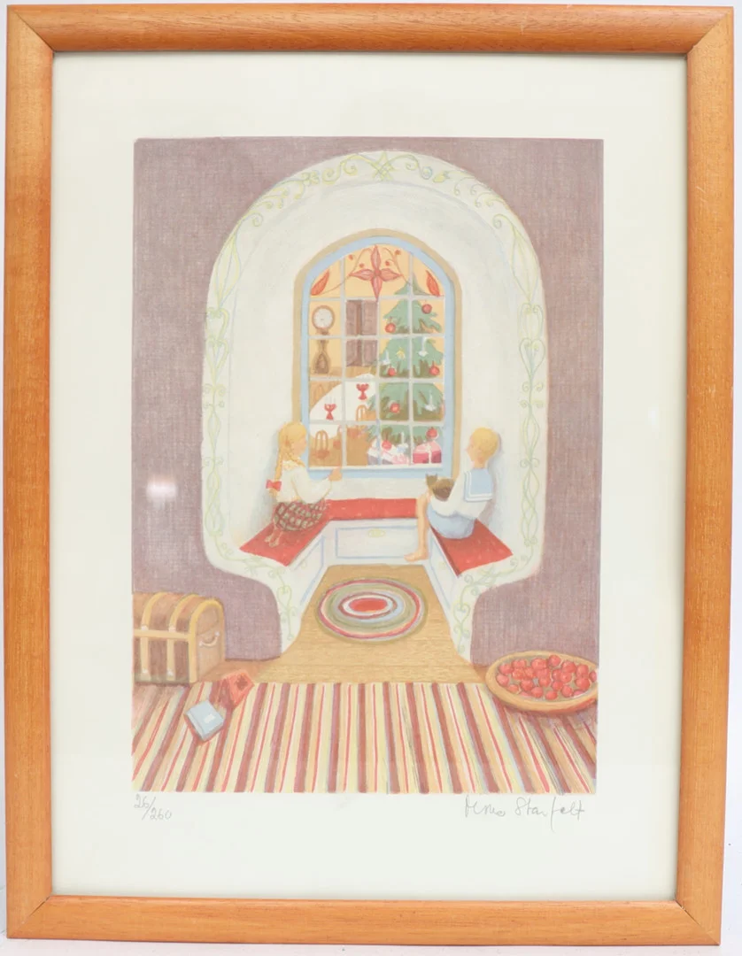 MONA STARFELT. Interiör med barn, färglitografi, signerad, och numrerad. — Engravings & Prints — Falun Auktionsbyrå