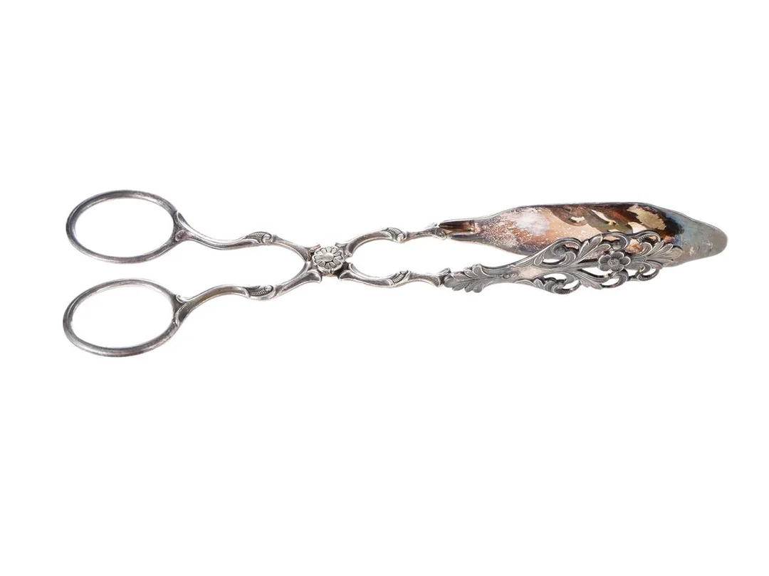 KAKTÅNG, silver, blomdekor, längd 17 cm, vikt 37,4 g. — Silver/Övrigt — Kaplans