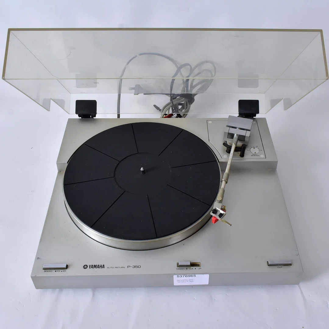 SKIVSPELARE, Yamaha P-350. — Modern consumer electronics — Halmstads Auktionskammare
