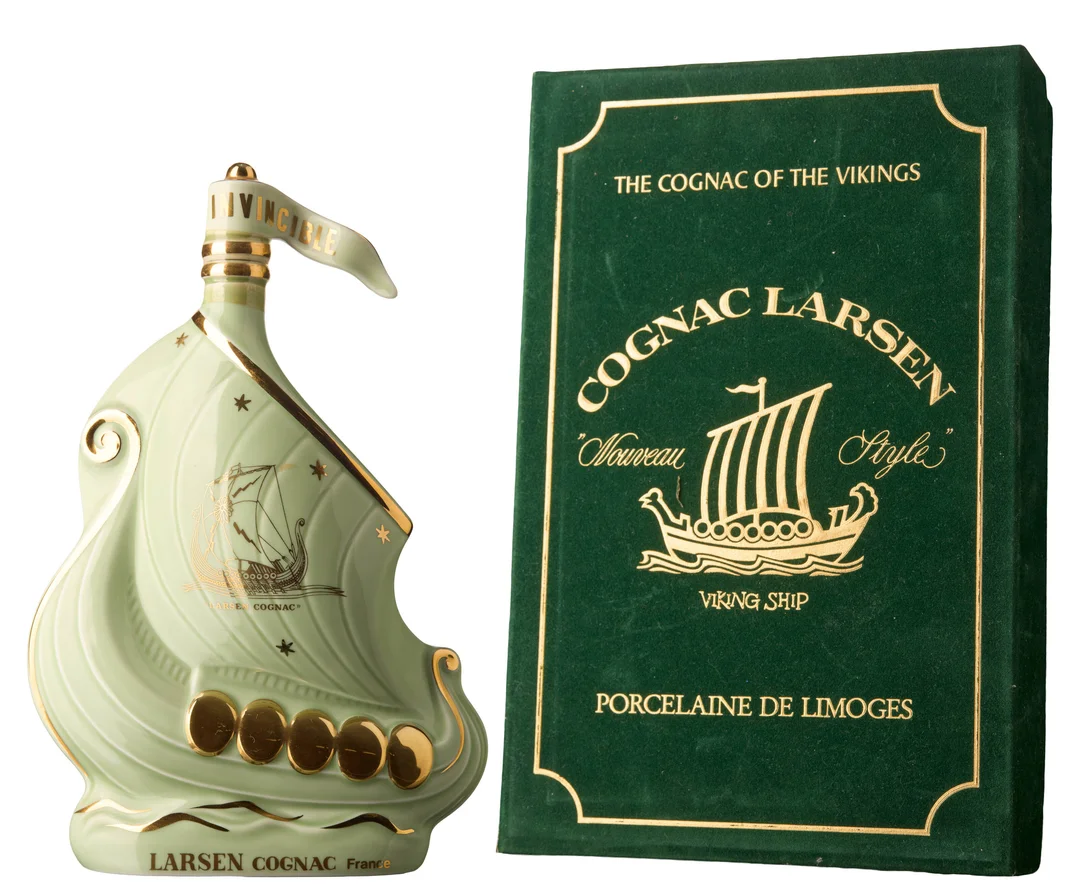 1 x Larsen Cognac Fine Champagne Viking Ship (OB) — 1 x Larsen Cognac Fine Champagne Viking Ship (OB) — Vin/Brennevin — Blomqvist