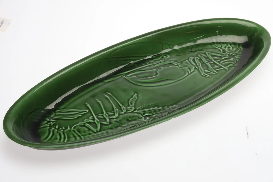 UPPLÄGGNINGSFAT. Porslin, Syco Sweden, 1900-talets mitt. — Ceramics & Porcelain — Örebro Stadsauktioner