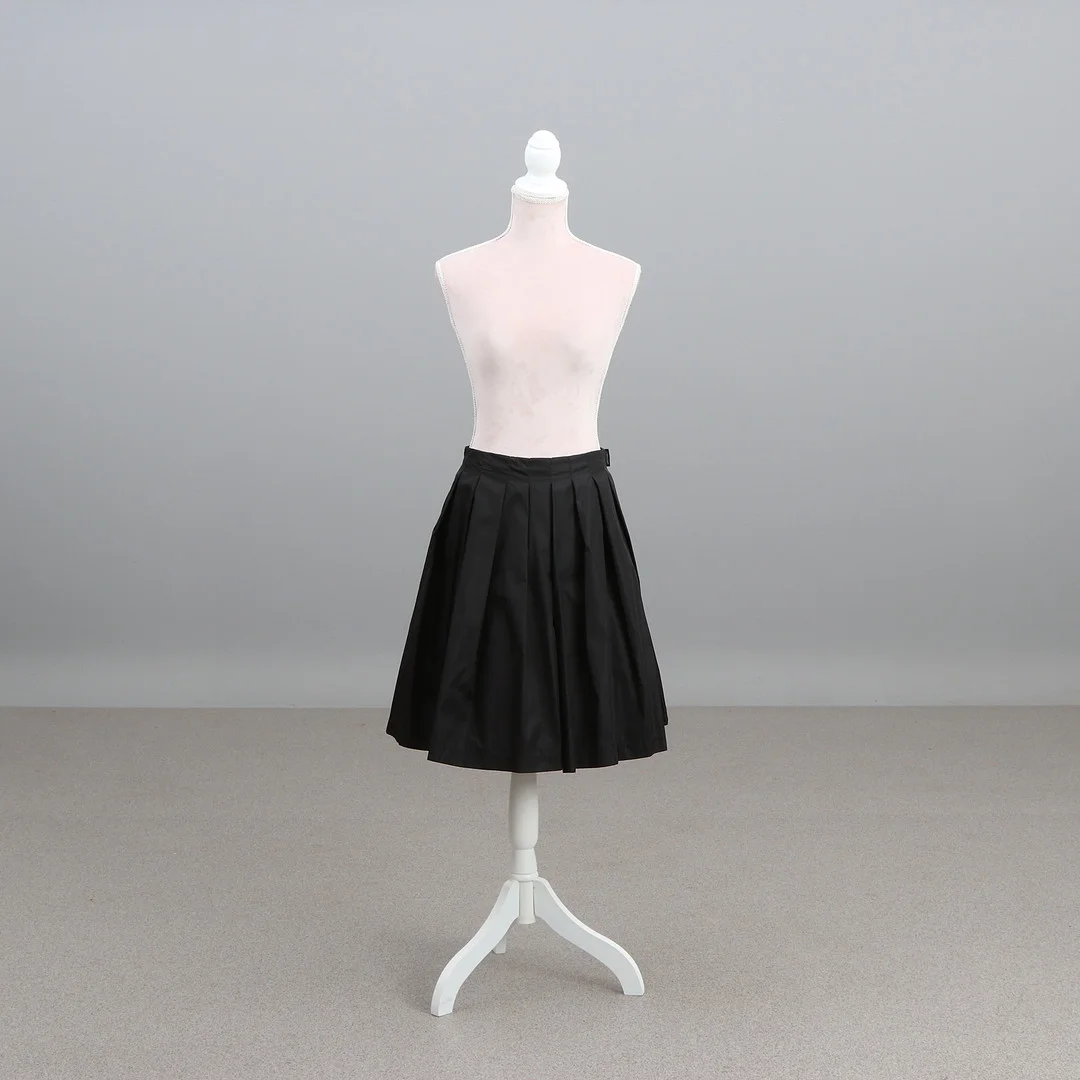 MONCLER, KJOL. Nylon. — Vintage & Designer Fashion — Skånes Auktionsverk