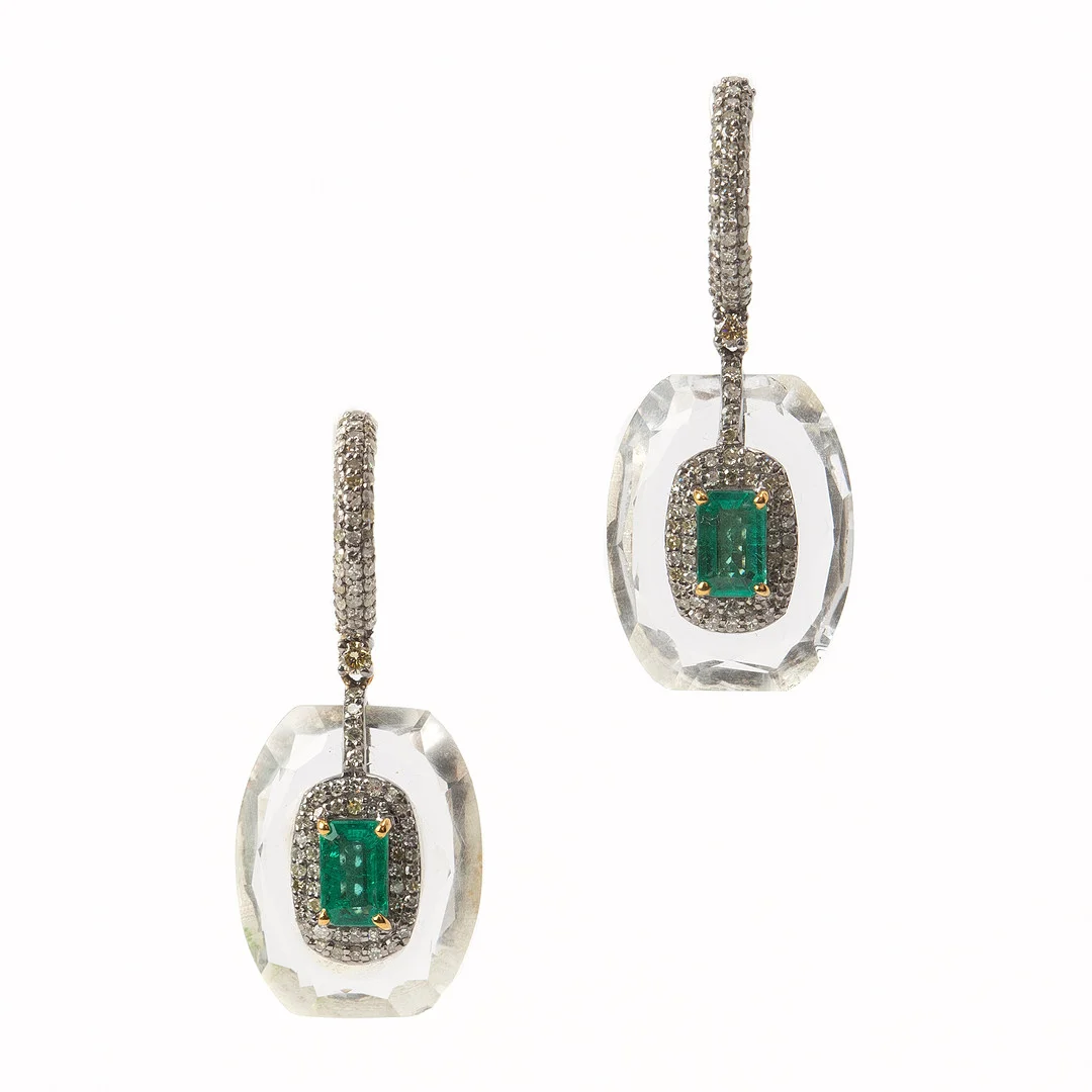 ÖRHÄNGEN, 14K guld och silver med briljantslipade och åttkantslipade diamanter, totalt 0.88 ct samt fasettslipade smaragder, totalt ca 0.91 ct. — Earrings — Stockholms Auktionsverk Göteborg