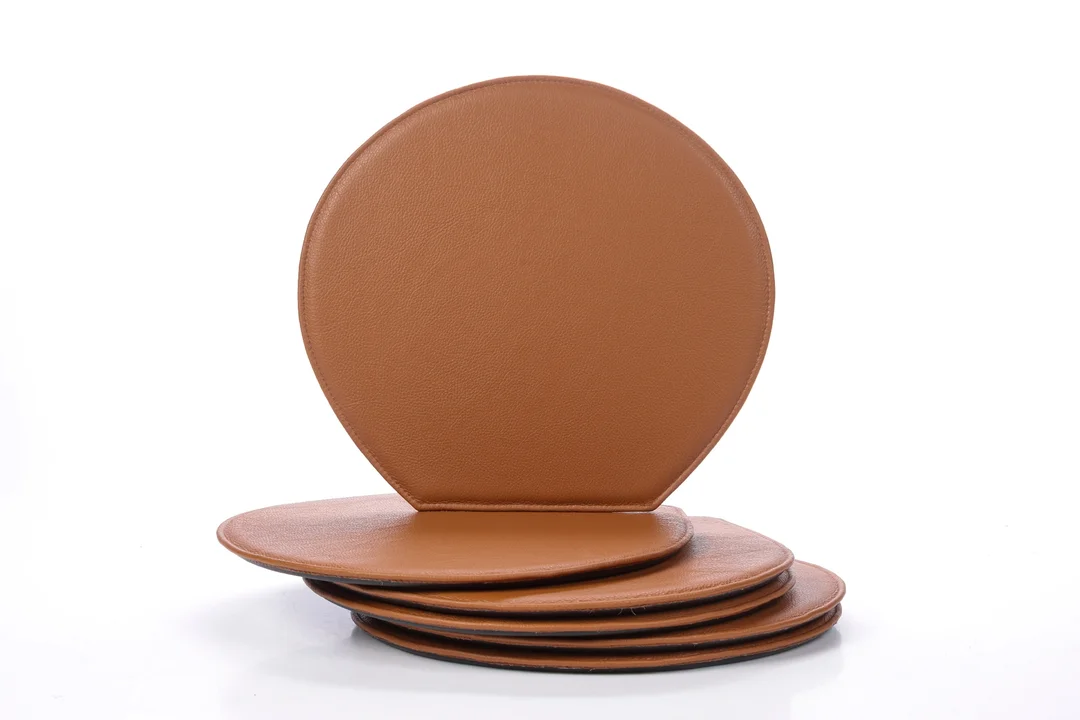 6 x cushions for Arne Jacobsen chairs model 3107/3207, cognac (6) — Furniture/Cushions — Lauritz
