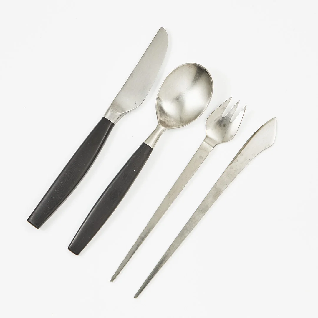 SAMLING BESTICK, rostfritt stål. — Other metals — Stockholms Auktionsverk Magasin 5