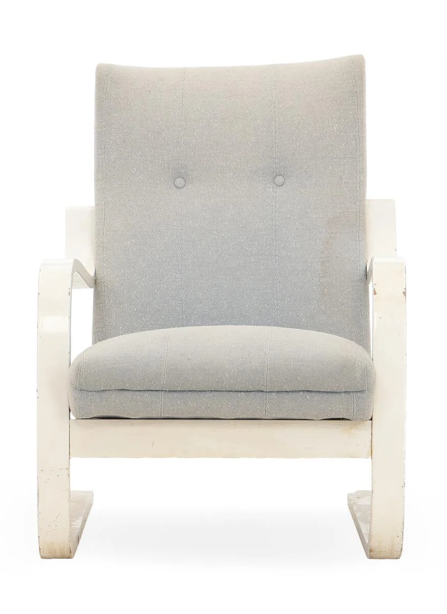 Cantilever easy chair with white lacquered wood frame. Seat and back upholstered with grey fabric. Manufactured by Huonekalu Rakennustyötehdas Oy, Finland. — Modern Furniture — Bruun Rasmussen