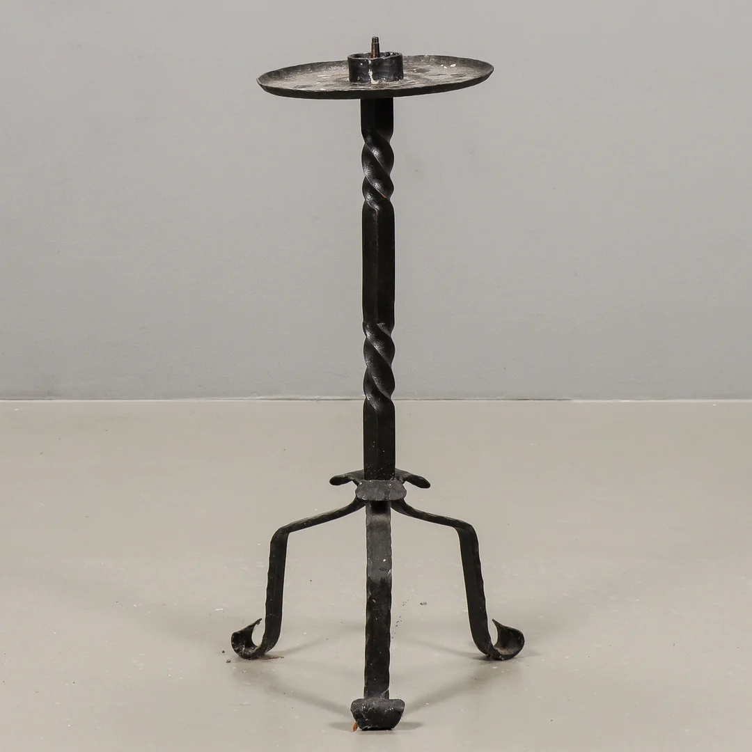 GOLVLJUSSTAKE smide, 1900-tal. — Candlesticks — Karlstad Hammarö Auktionsverk