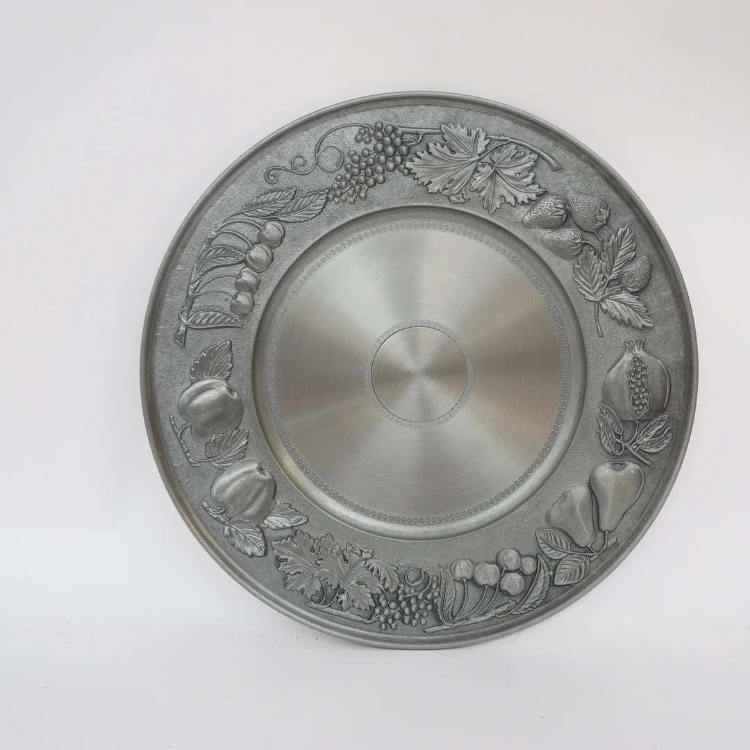 FAT, tenn, 1900-tal, med rik reliefdekor, stämplat. — Pewter, Brass & Copper — Falun Auktionsbyrå