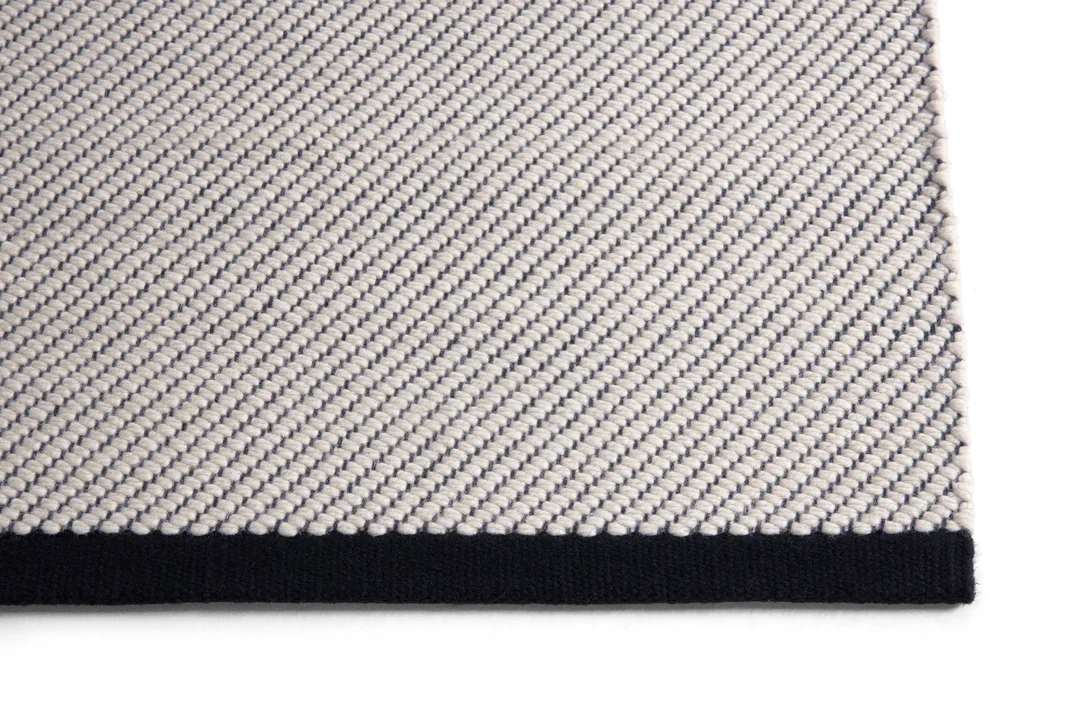 HAY. Bias Rug carpet, 140 x 200 cm, 'Black Tint' — Carpets, rugs and textiles/Modern carpets and rugs — Lauritz