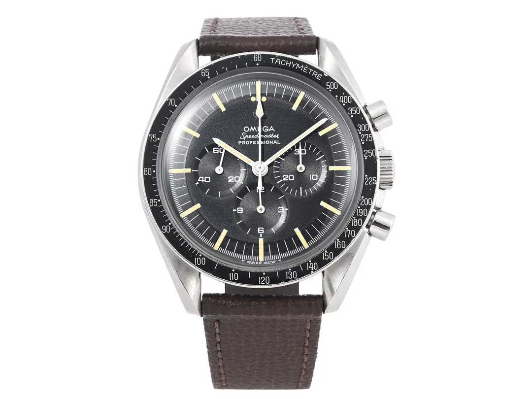 OMEGA, Speedmaster Professional (T Swiss Made T), "Tachymètre", "DO90 Bezel", Cal 321, Serie nr. 26072901, Ref nr. ST 145.012, Boett nr. 145.012-67 SP (HF), kronograf, herrur, 42 mm, stål, manuell, plexiglas, läderband, ca 1968. — Klockor/Omega — Kaplans