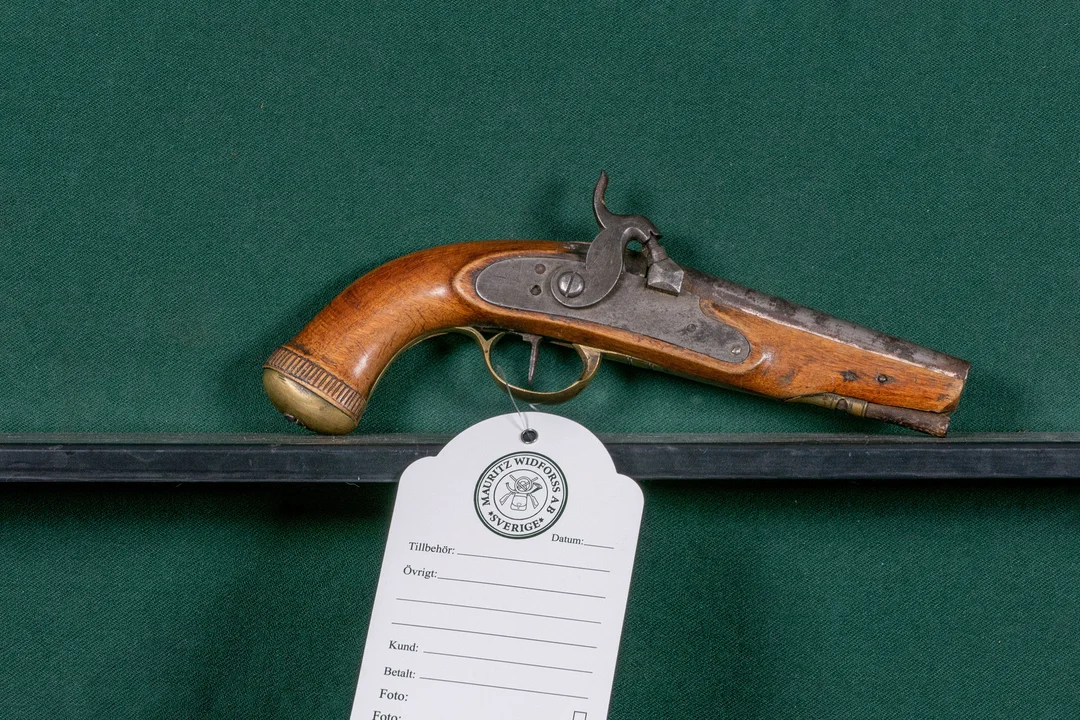 Slaglåspistol, svensk, sk faktoriarbete, 1800-talets mitt. — Guns & Rifles — Mauritz Widforss