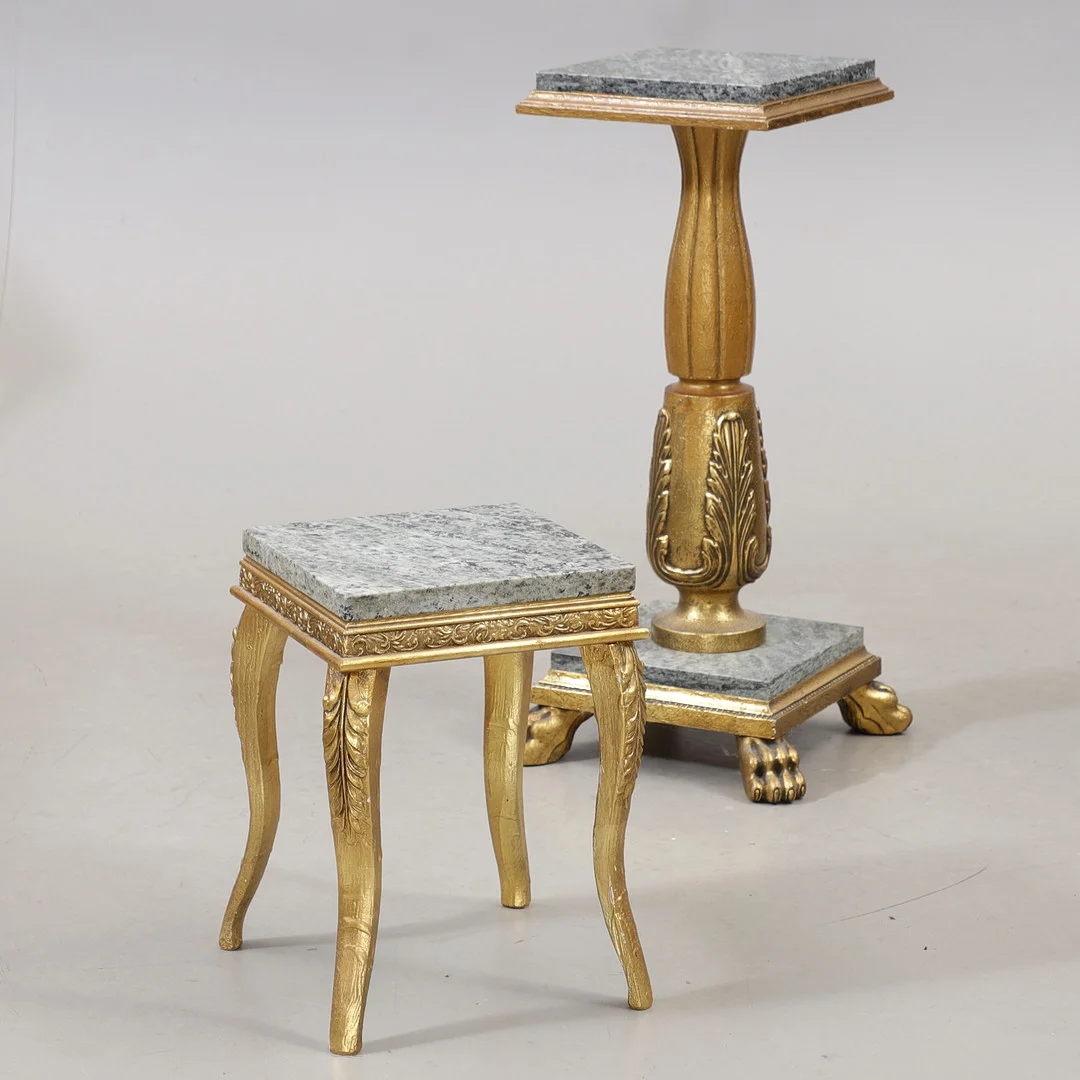 PIEDESTALER med stenskivor, 2 st, 1900-talets mitt. — Other — Växjö Auktionskammare