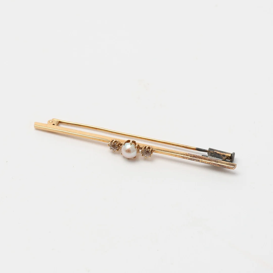 BROSCH, guld 18K med briljanter och mabépärla, Malmö. — Brooches & Pendants — Uppsala Auktionskammare
