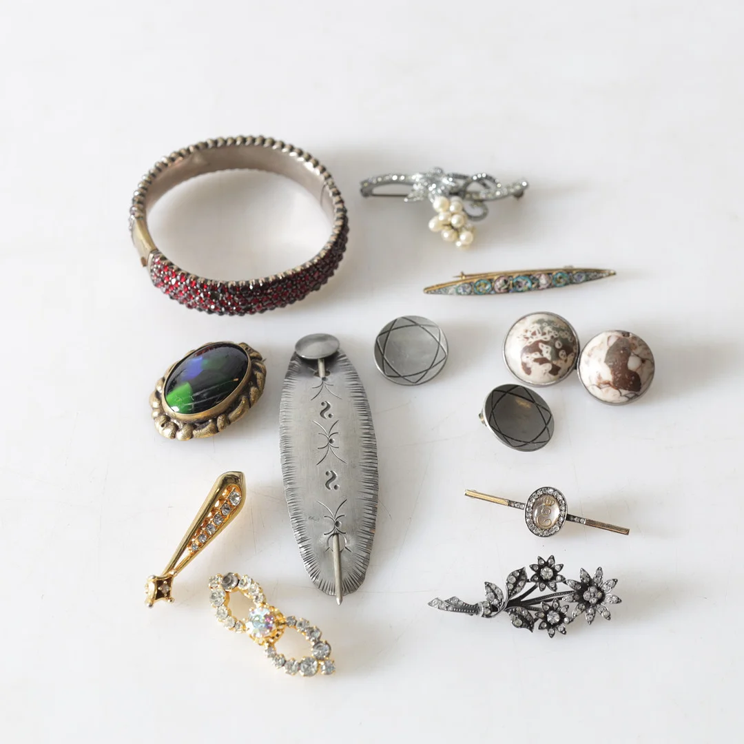 BIJOUTERIER, bl.a. silver. — Costume Jewellery — Gomér & Andersson Nyköping