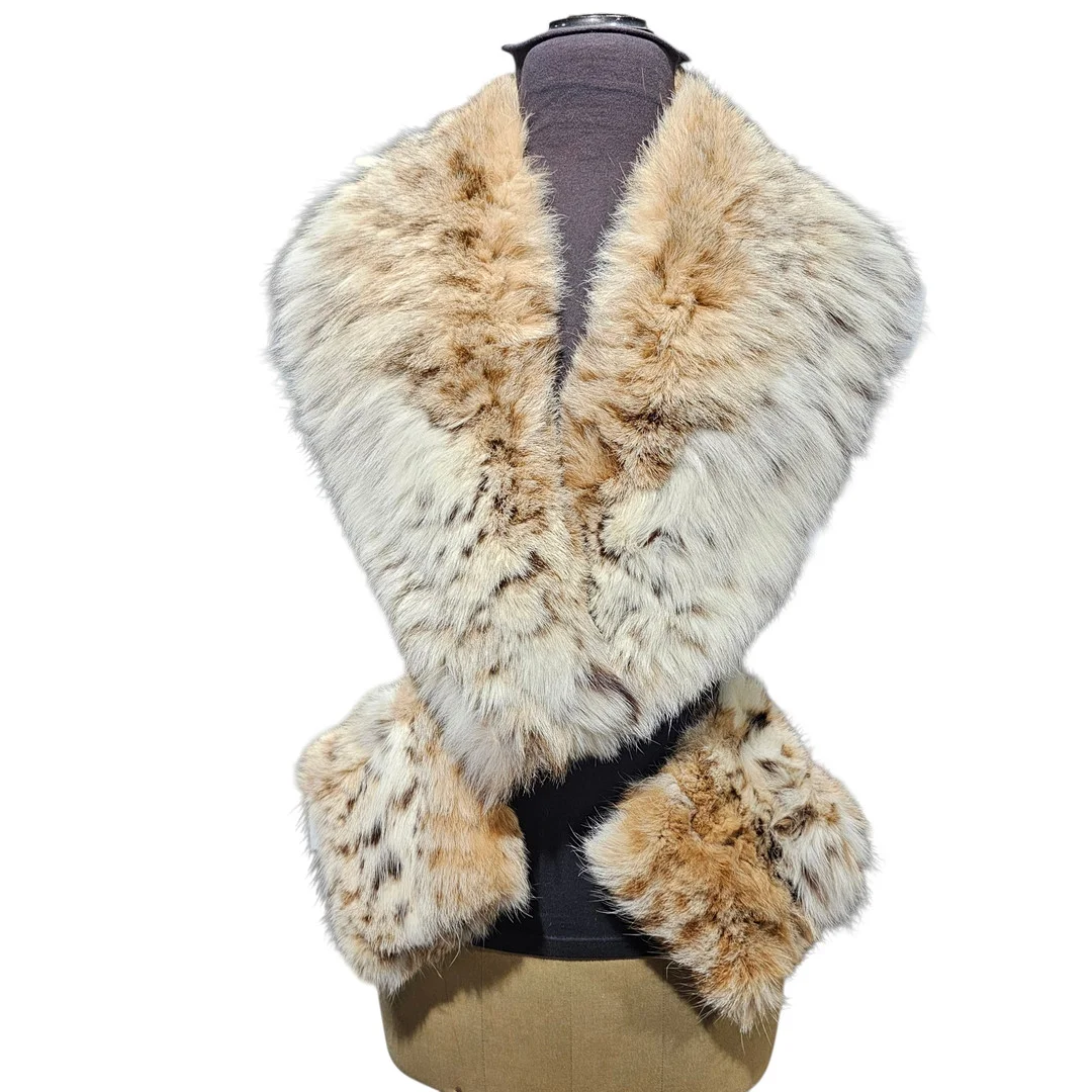 Gran cuello esmoquin y puños a juego en zorro jaspeado. — Vintage & Designer Fashion — Arce Auctions