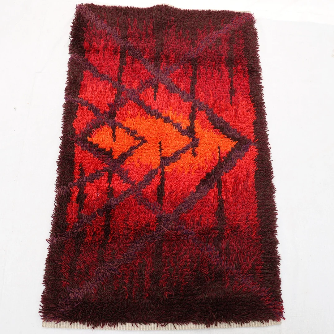 HANDKNUTEN MATTA, Rya, 1970-tal. — Carpets — Falun Auktionsbyrå