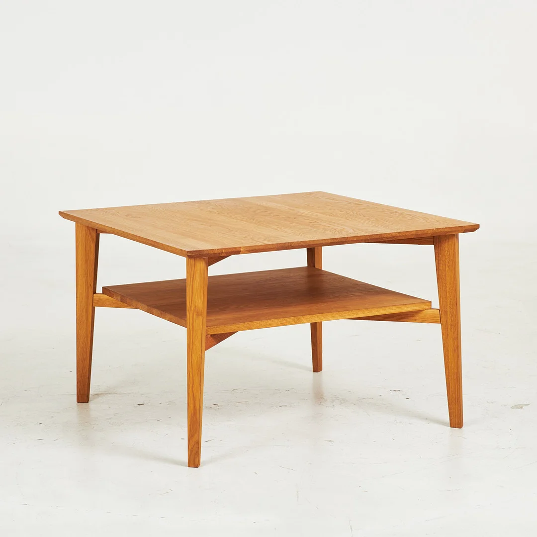 SOFFBORD, stavlimmad ek, med tidningshylla, samtida. — Tables — Stockholms Auktionsverk Sickla
