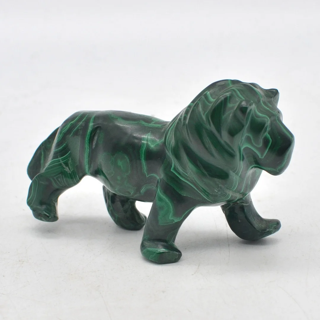 AFRIKANISCHE SKULPTUR AUS MALACHIT, LAUFENDER LÖWE, HANDGESCHNITZT, KLEIN, 20. JAHRHUNDERT. — Sculptures & Bronzes — Kunst- und Auktionshaus Kleinhenz