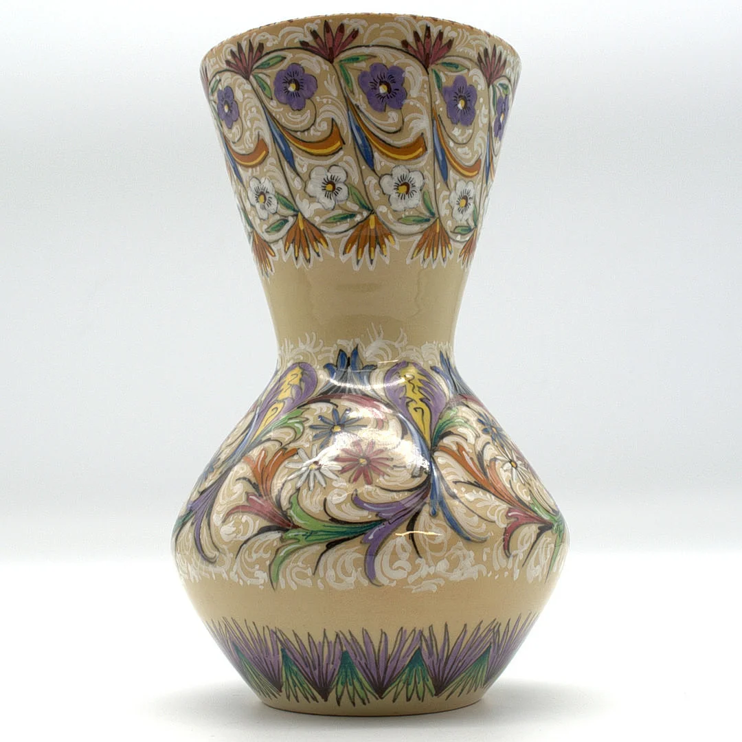 VASE, PESARO, AMA-FABRIK (ASSOCIATED MAJOLICA ARTISANS), ITALIEN 20. JAHRHUNDERT, HANDBEMALT. — European — Kunst- und Auktionshaus Kleinhenz
