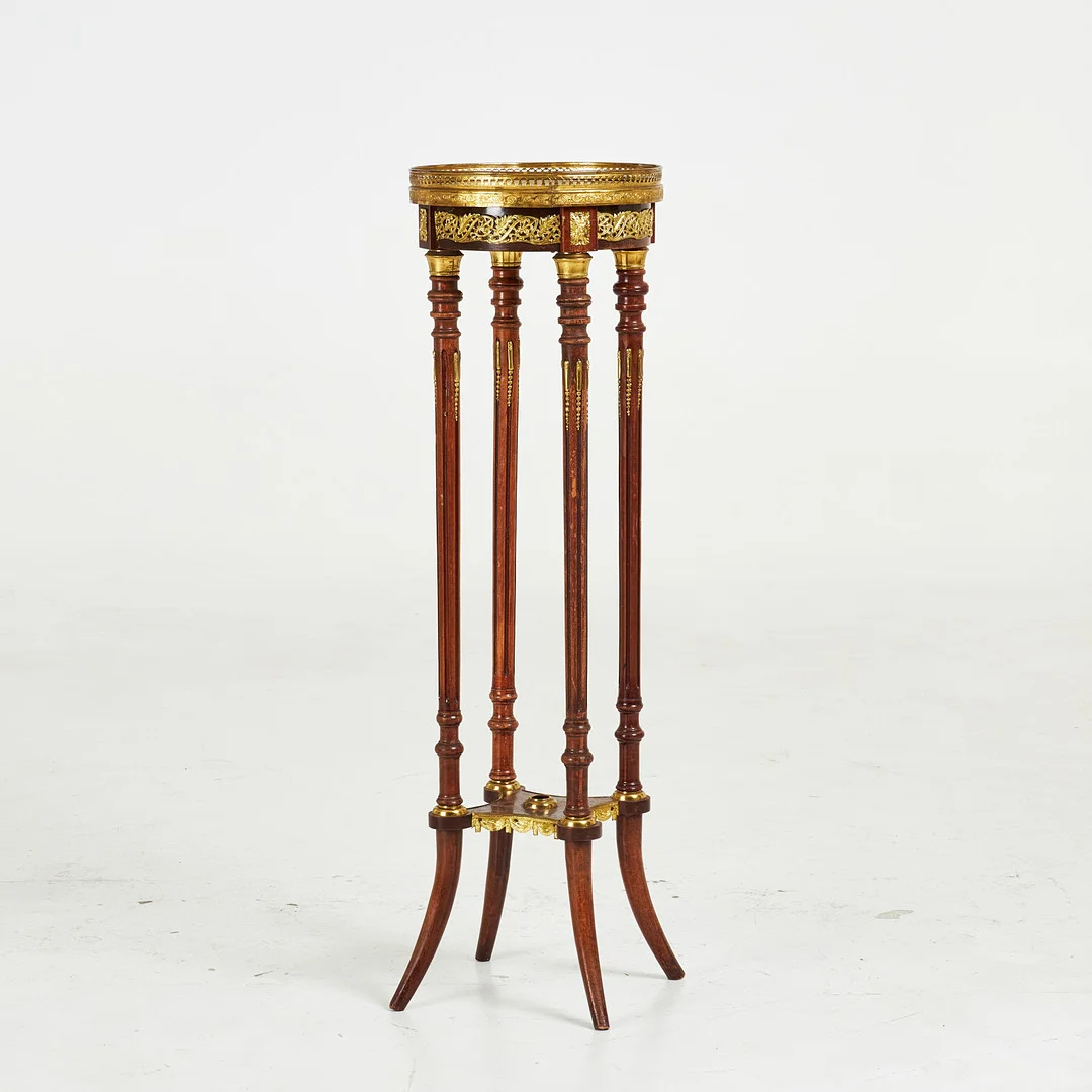 PIEDESTAL. empirestil, stomme i mahogny, dekor i gulmetall, stenskiva, 18/1900 tal. — Other — Stockholms Auktionsverk Sickla