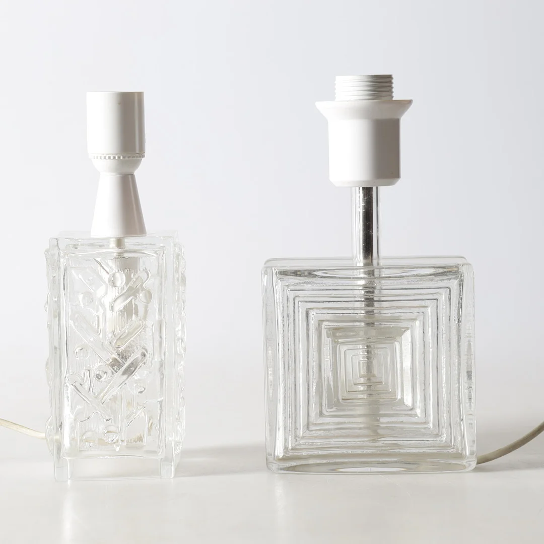 BORDSLAMPOR, 2 st, glas, 1900-tal. — Table Lamps — Gomér & Andersson Nyköping